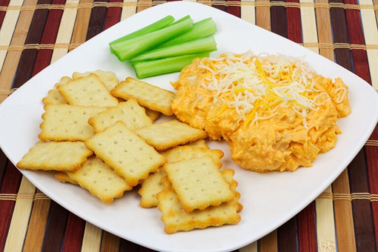 warm buffalo chicken dip